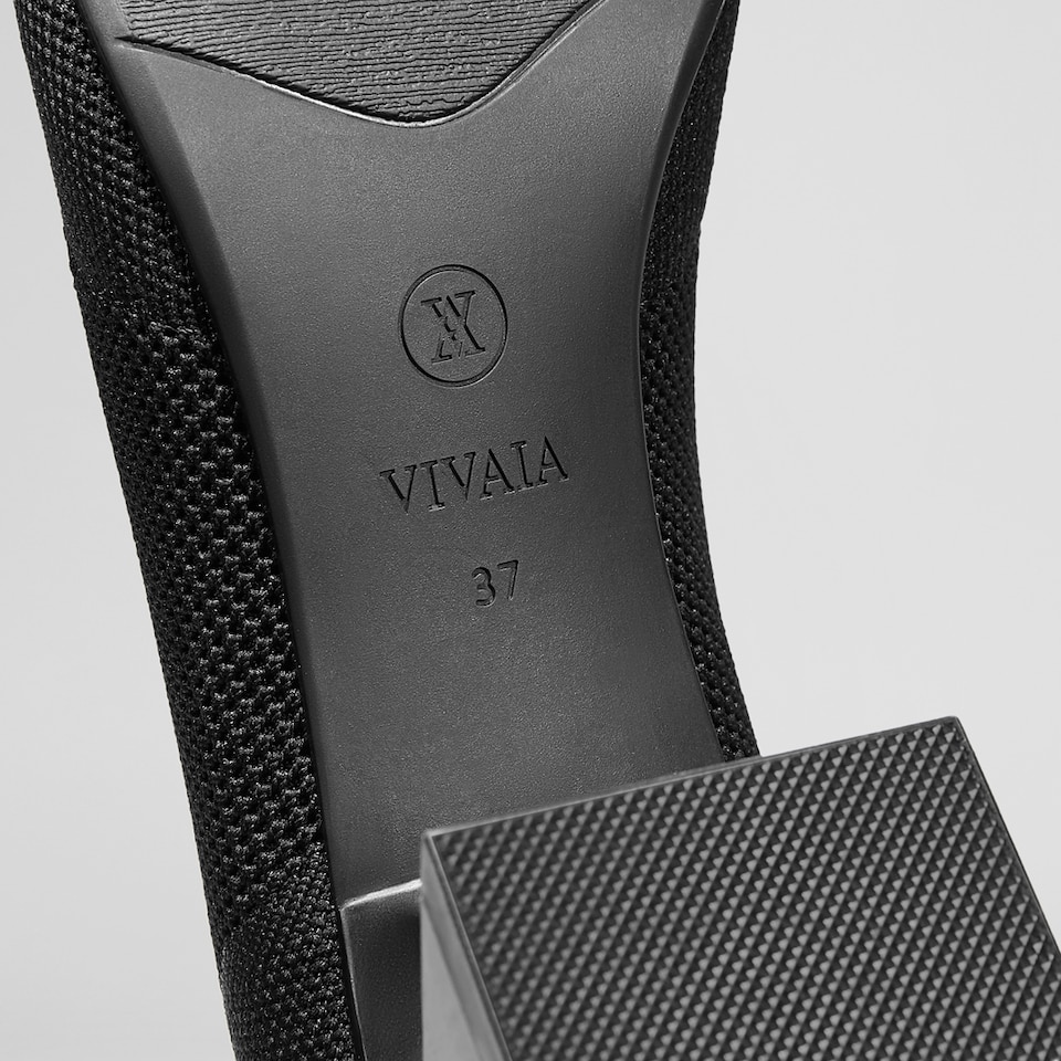 Vera Square-toe Wool Oxford Heels in Solid Black | Women's Sustainable and Stylish Shoes | VIVAIA