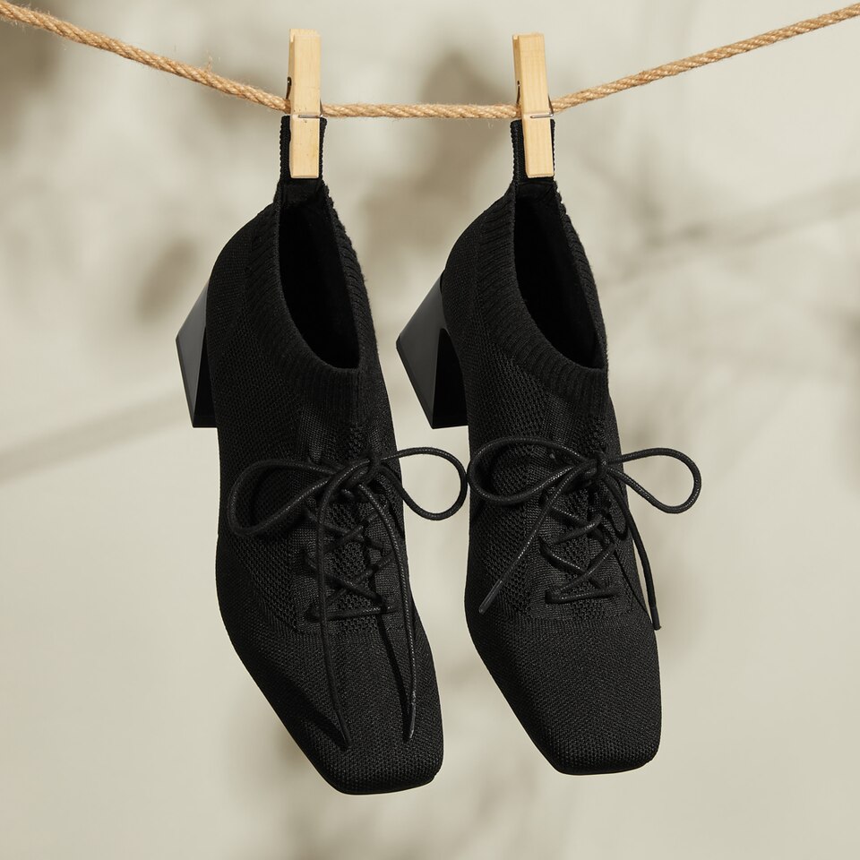 Vera Square-toe Wool Oxford Heels in Solid Black | Women's Sustainable and Stylish Shoes | VIVAIA