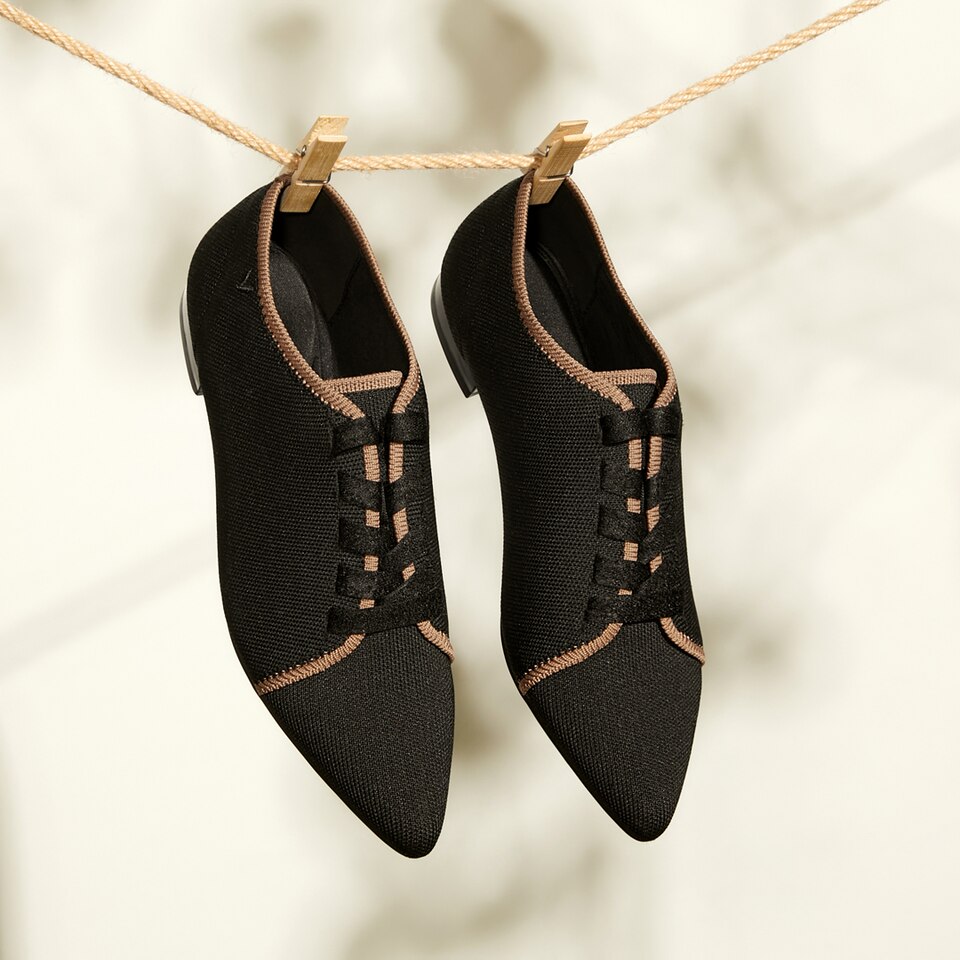 Grace Pointy Oxfords in Black | Women's Sustainable and Stylish Shoes | VIVAIA