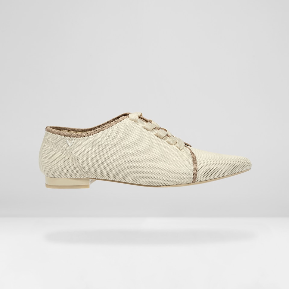 Grace Pointy Oxfords in Cream Ivory | Women's Sustainable and Stylish Shoes | VIVAIA