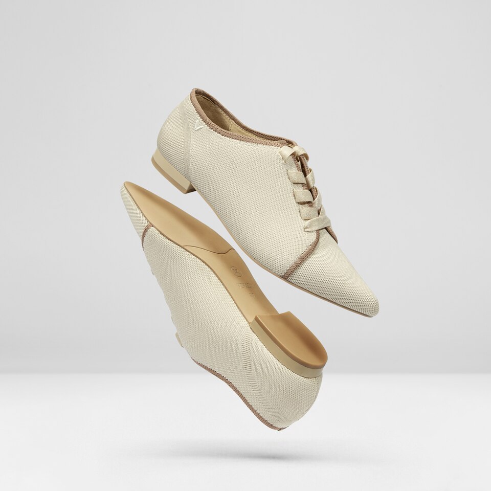 Grace Pointy Oxfords in Cream Ivory | Women's Sustainable and Stylish Shoes | VIVAIA
