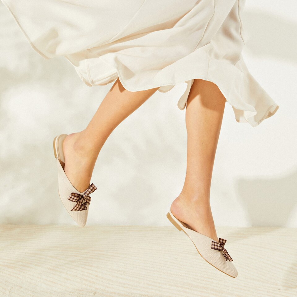 Molly Pointed-Toe Bow Mules in Cream Ivory - Women's Sustainable and Stylish Shoes | Vivaia