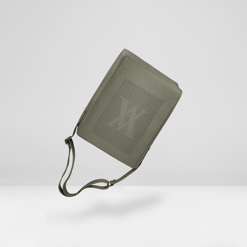 Harper Messenger Bag in Olive Green - Women's Sustainable, Washable and Stylish Knitbags | Vivaia