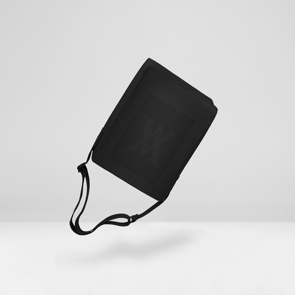 Harper Messenger Bag in Black - Women's Sustainable, Washable and Stylish Knitbags | Vivaia