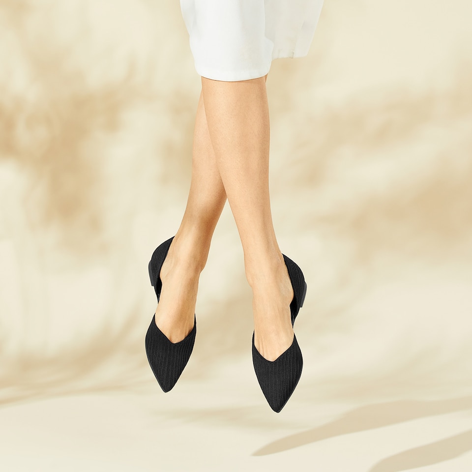 Melia Pointy Flats in Black | Women's Sustainable, Washable and Stylish Black Shoes | VIVAIA