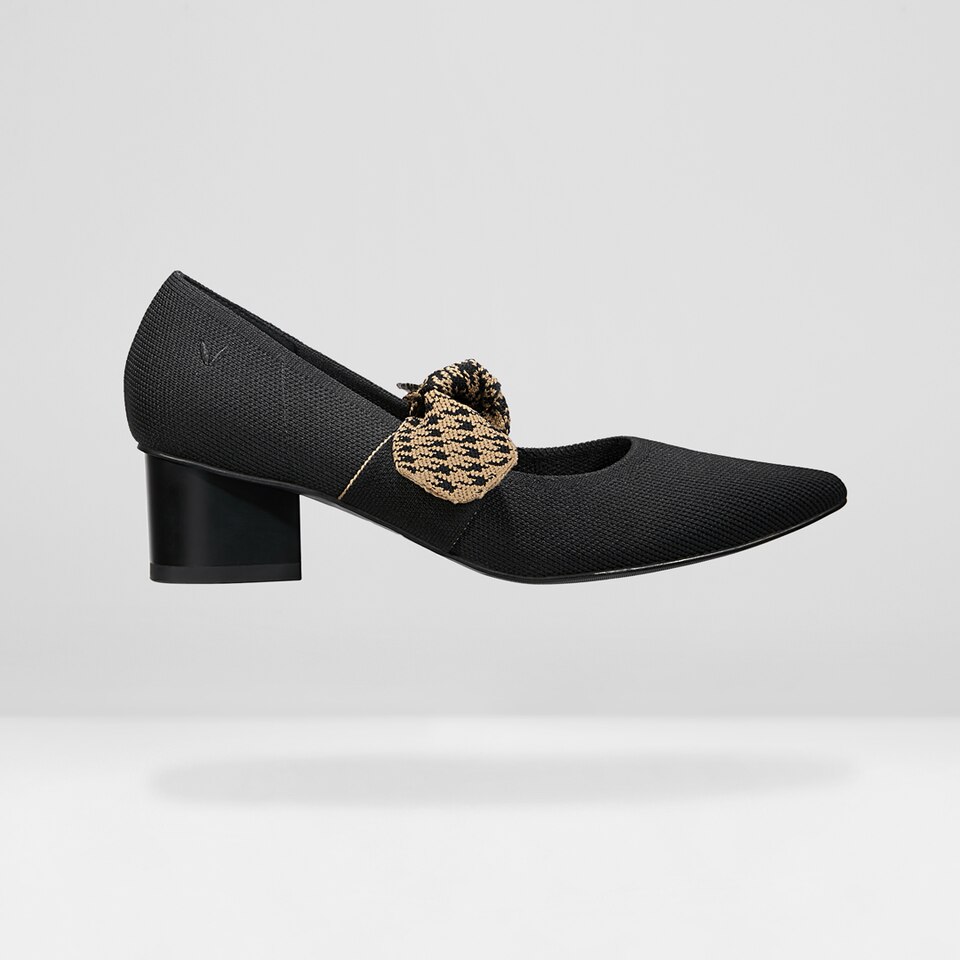 Aurora Pointy Heels in Black | Women's Sustainable and Stylish Shoes | VIVAIA