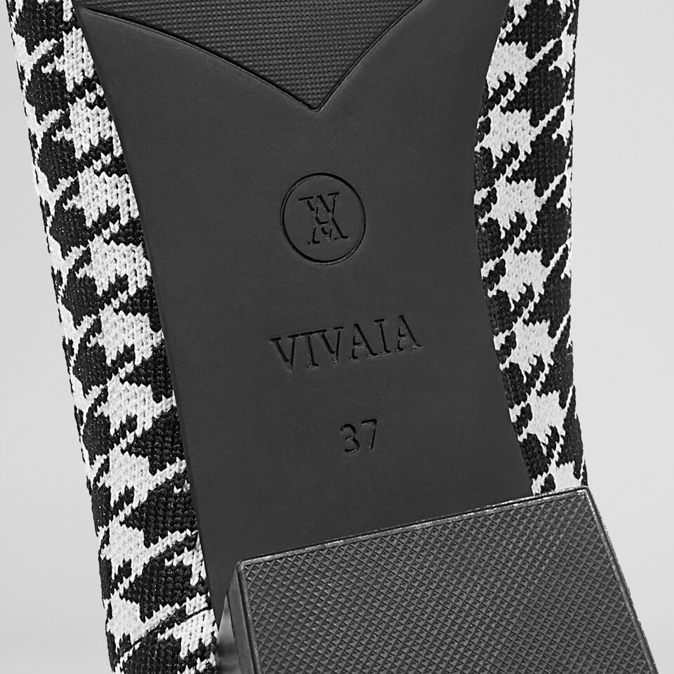 Doreen Pointy Loafers in Black Houndstooth | Women's Sustainable and Stylish Shoes | VIVAIA