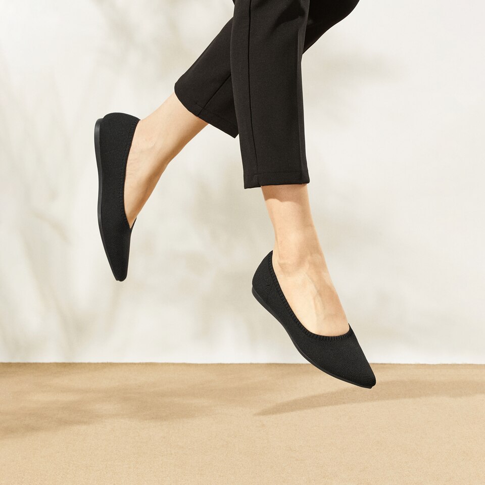 Aria 2.0 Pointy Flats in Deep Ebony | Women's Sustainable, Washable and Stylish Shoes | VIVAIA
