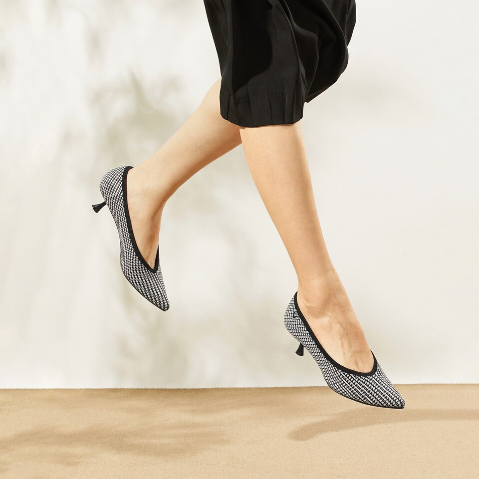Stella Pointed-Toe Kitten Heels in Black Houndstooth -Women's Everyday Heel Shoes | VIVAIA