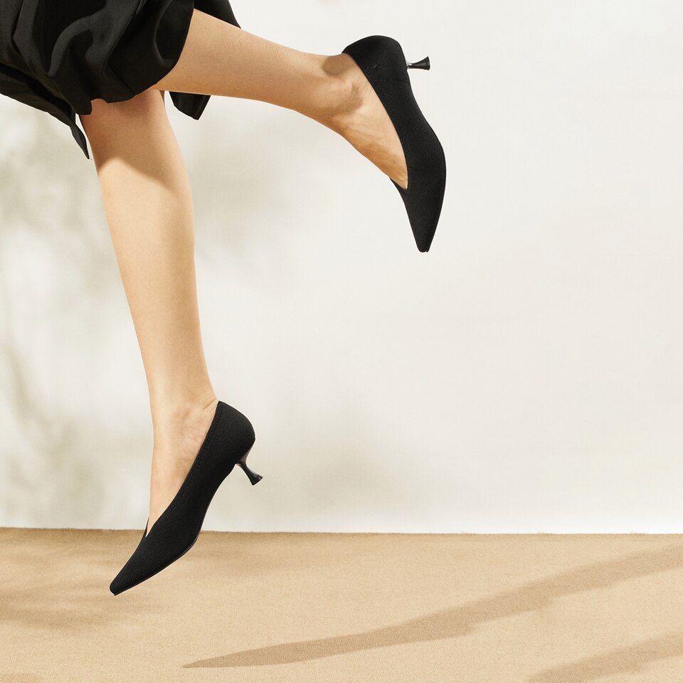 Stella Pointed-Toe Kitten Heels in Deep Ebony -Women's Everyday Heel Shoes | VIVAIA