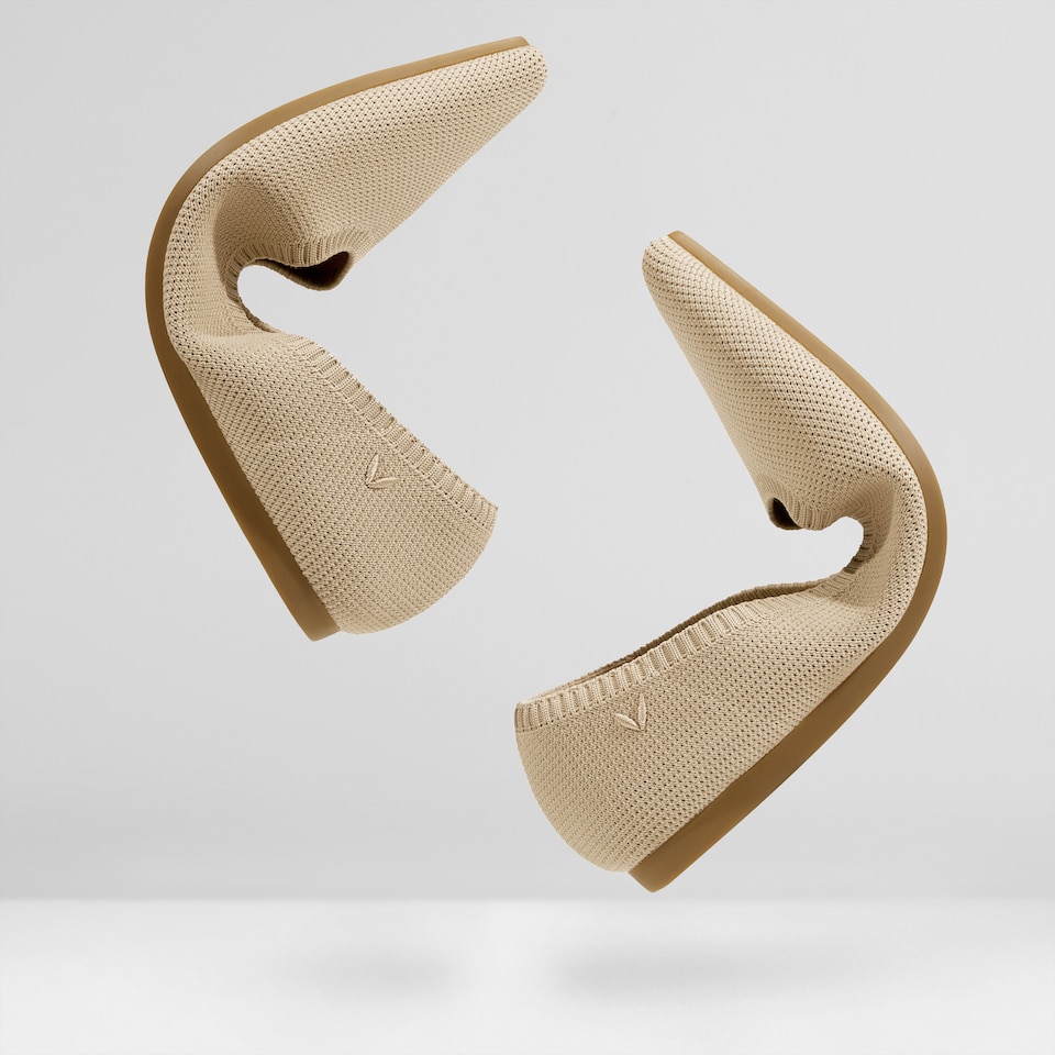 Aria5° Nude Women Pointy Flats in Almond - Sustainable & Washable Shoes | VIVAIA
