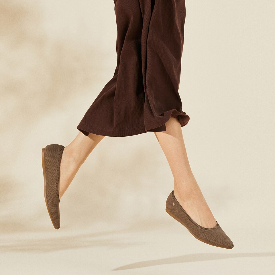 Aria5° Nude Women Pointy Flats in Espresso - Sustainable & Washable Shoes | VIVAIA