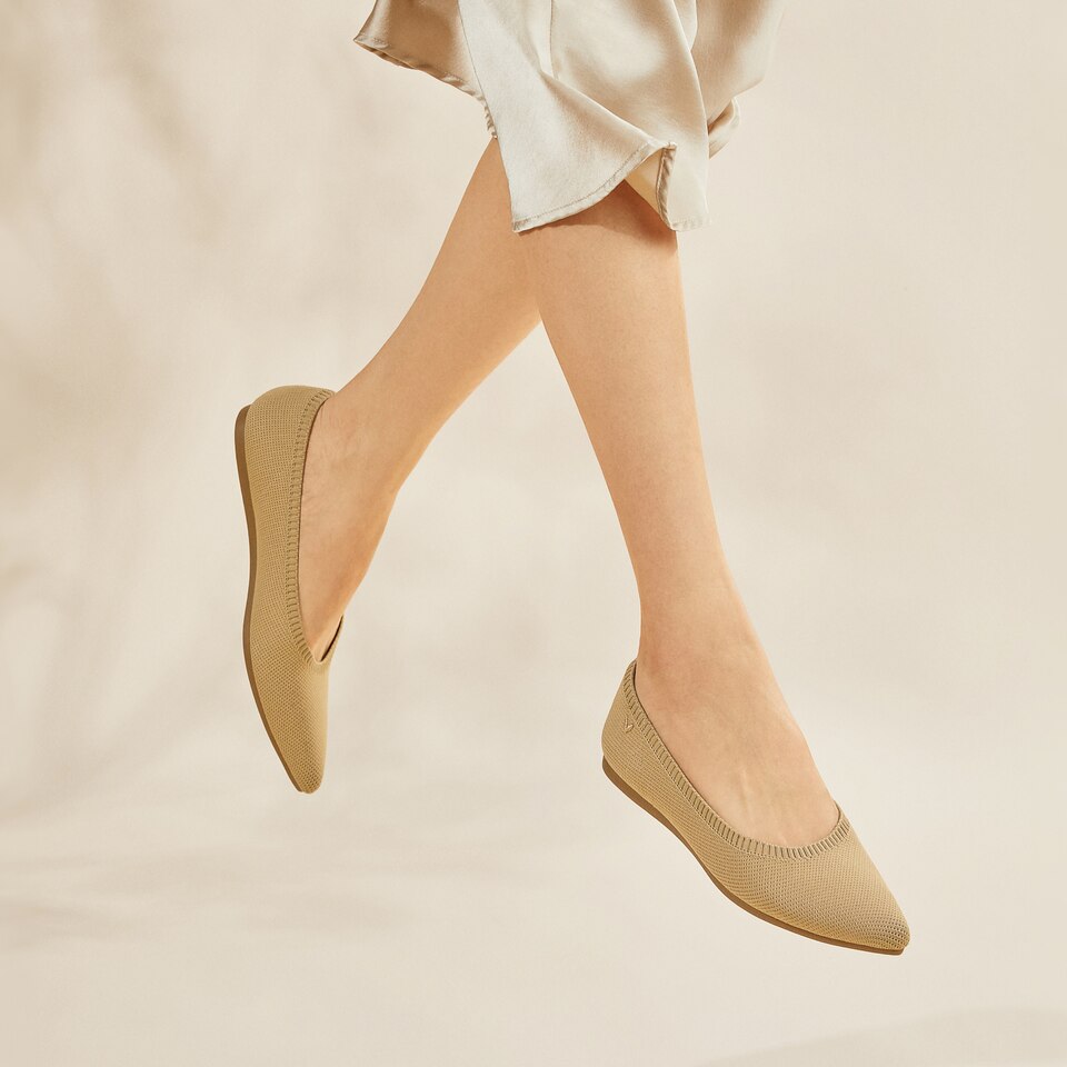 Aria5° Women Pointy Flats in Nude Peach - Sustainable & Washable Shoes | VIVAIA