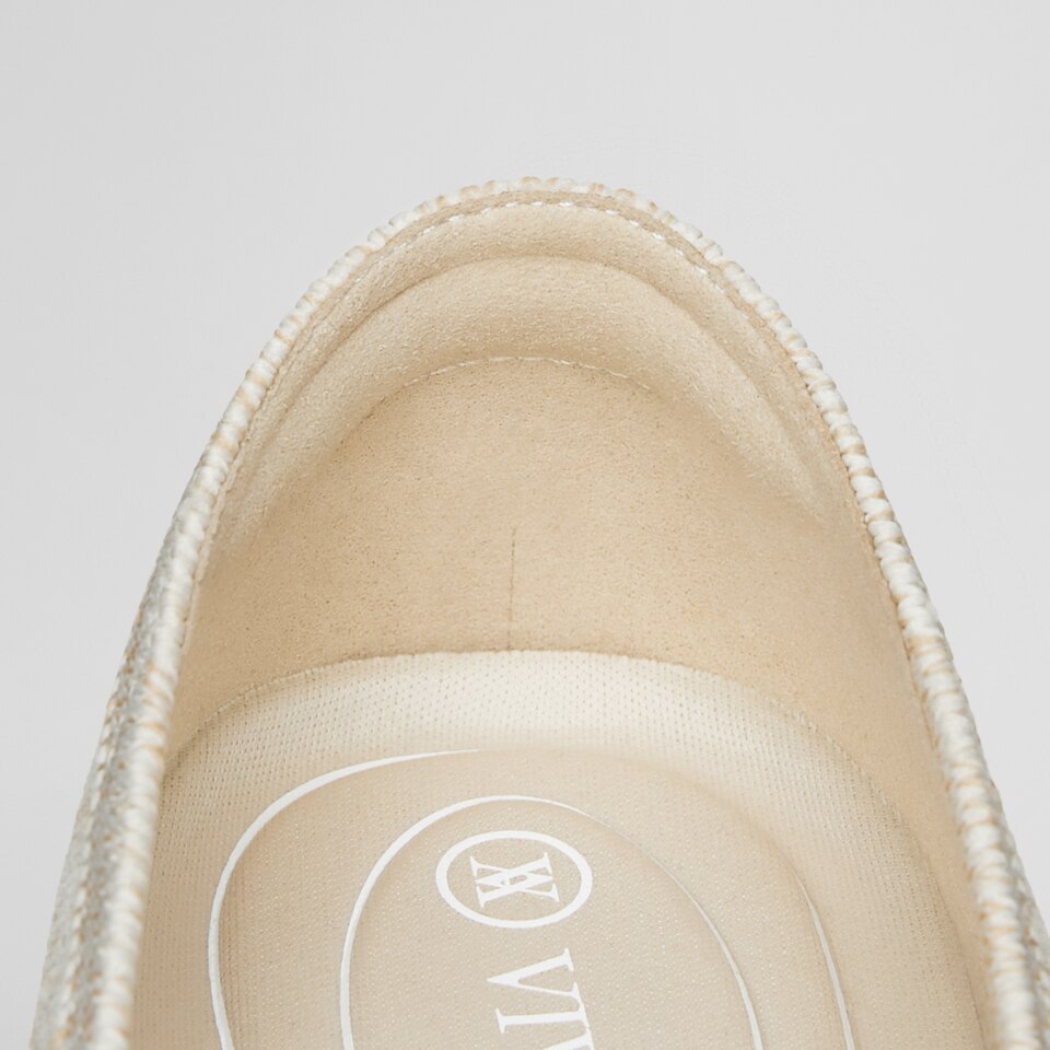 Aria5° Women Pointy Hemp Flats in (Dapple Cream) - Sustainable & Washable Shoes | VIVAIA