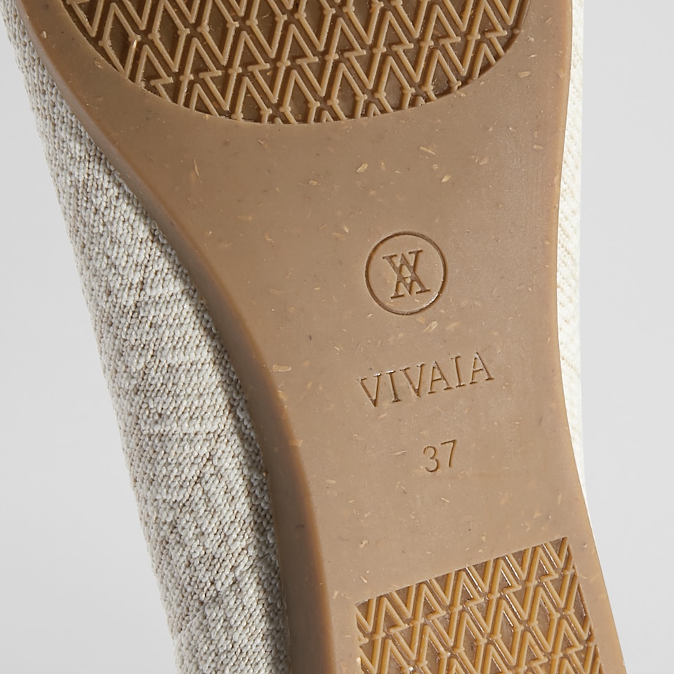Aria5° Women Pointy Hemp Flats in Cream Ivory - Sustainable & Washable Shoes | VIVAIA