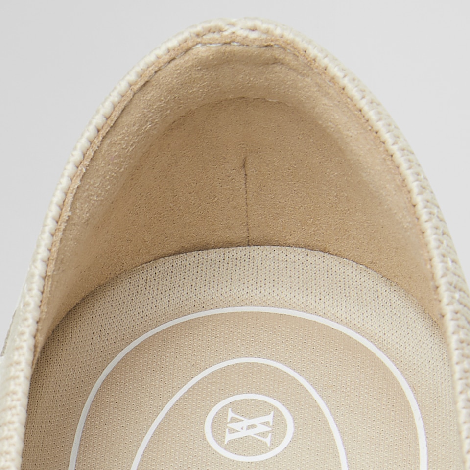 Aria5° Women Pointy Hemp Flats in Cream Ivory - Sustainable & Washable Shoes | VIVAIA