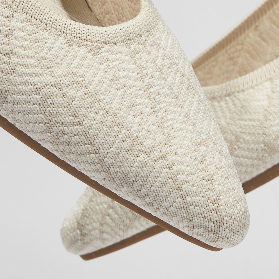 Aria5° Women Pointy Hemp Flats in Cream Ivory - Sustainable & Washable Shoes | VIVAIA