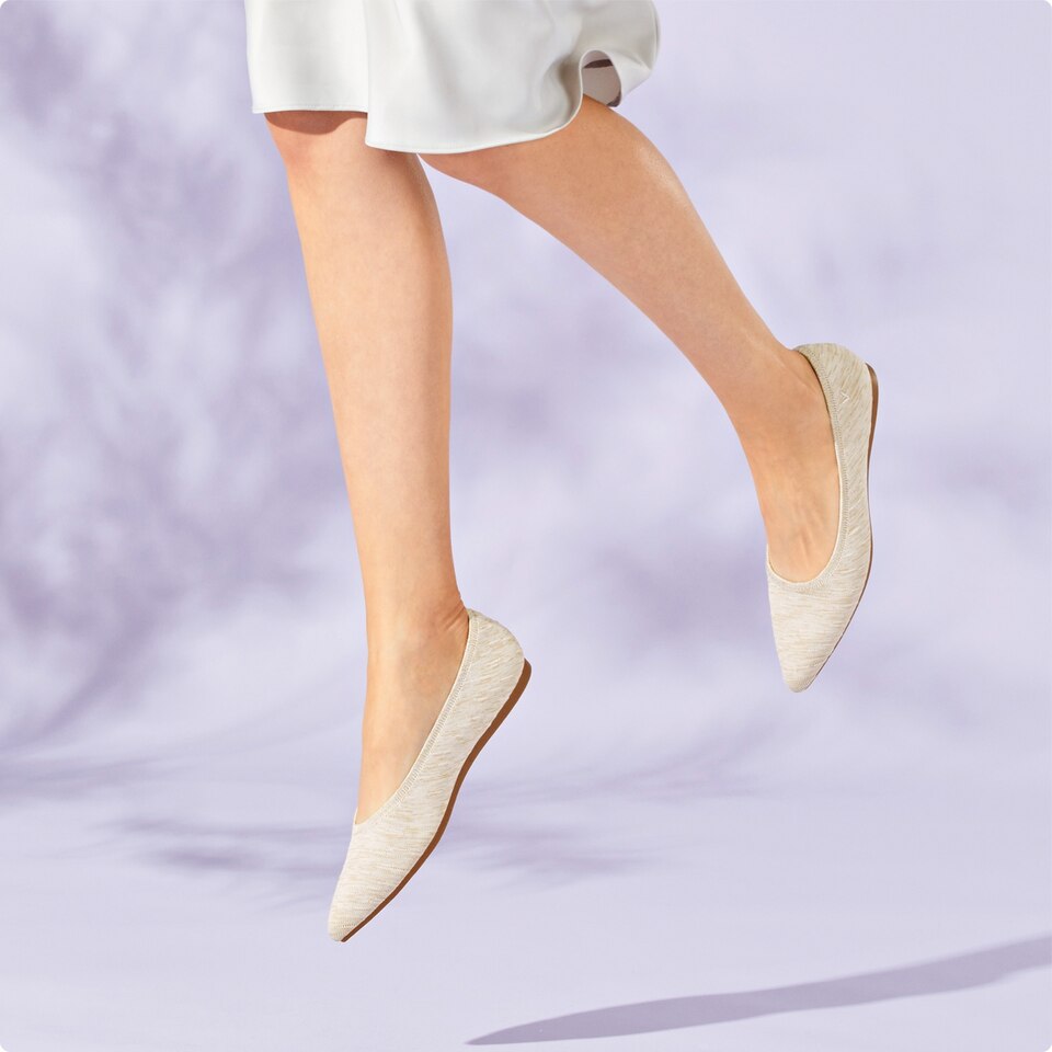 Aria5° Women Pointy Hemp Flats in (Dapple Cream) - Sustainable & Washable Shoes | VIVAIA