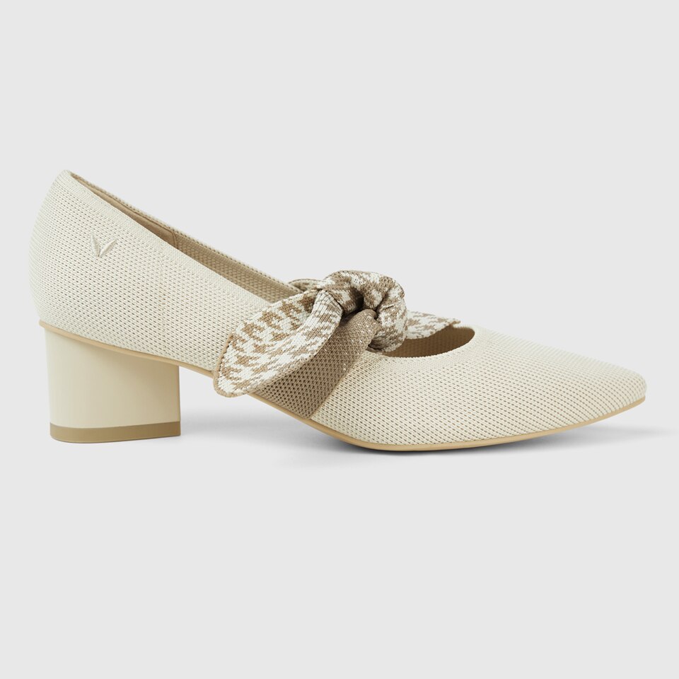 Aurora Pointy Heels in Cream Ivory | Women's Sustainable and Stylish Shoes | VIVAIA